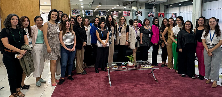 asistentes a conversatorio sobre mujeres y geoespacio