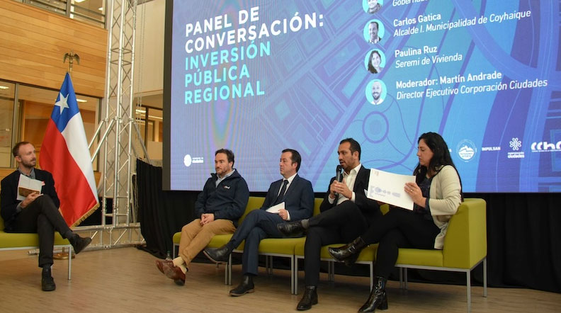 relatores en charla nuevas plataformas